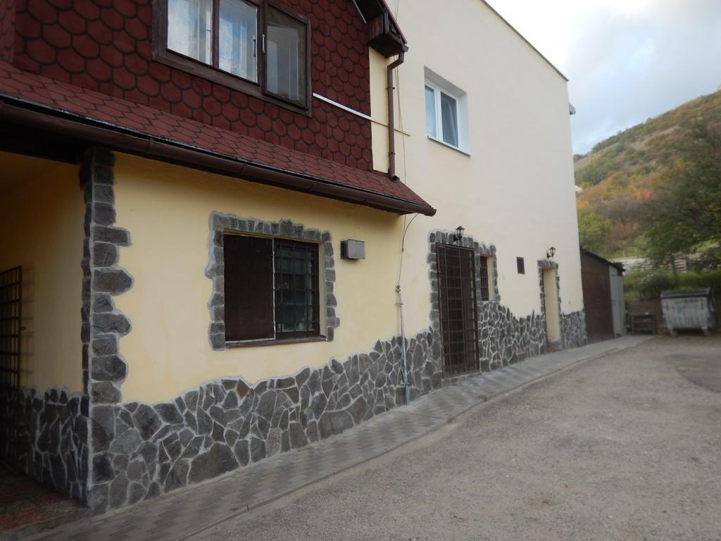 Penzion A Restauracia Pod Hradom, Turna Nad Bodvou Exterior foto